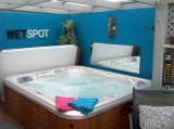 Spa pool - Hydrotherapy spa pool, seats 5 people.<br />Swimwear optional.