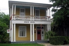 Arbor House Suites Bed and Breakfast